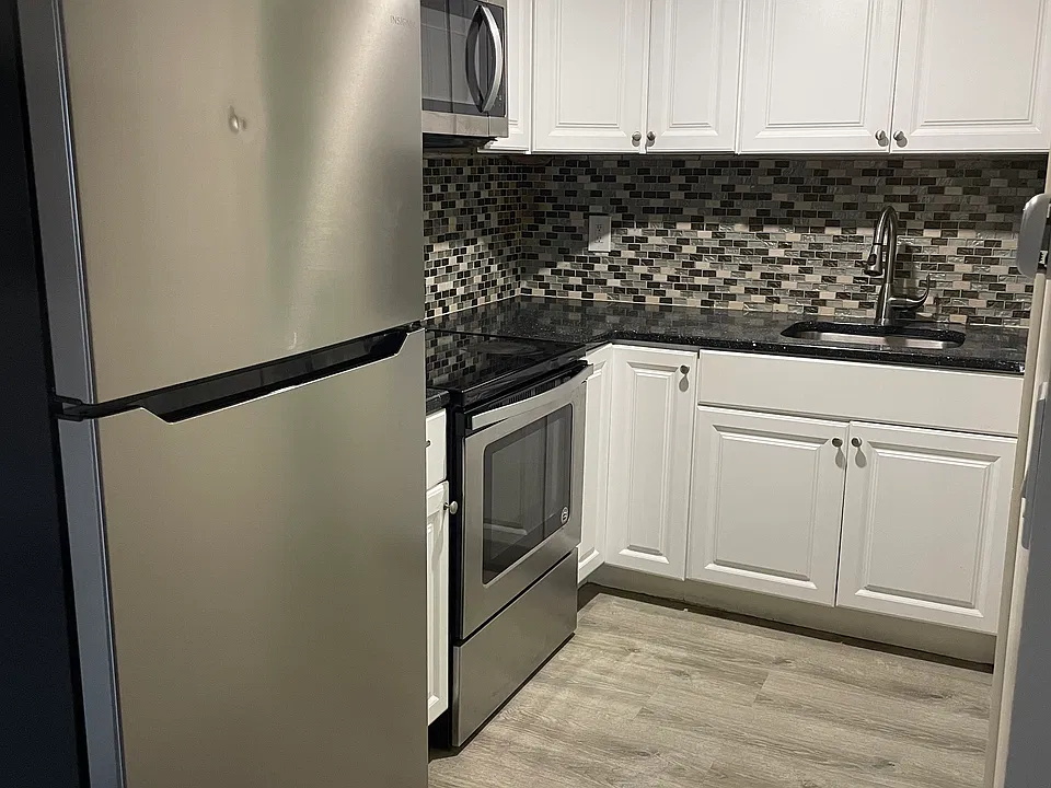 557 Main St #6
