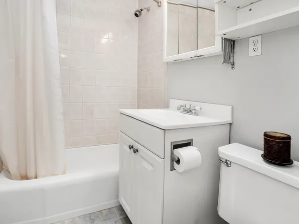 345 East 52nd Street image 5 of 8