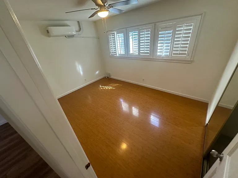 1524 Loma Ave #B — Photo 4
