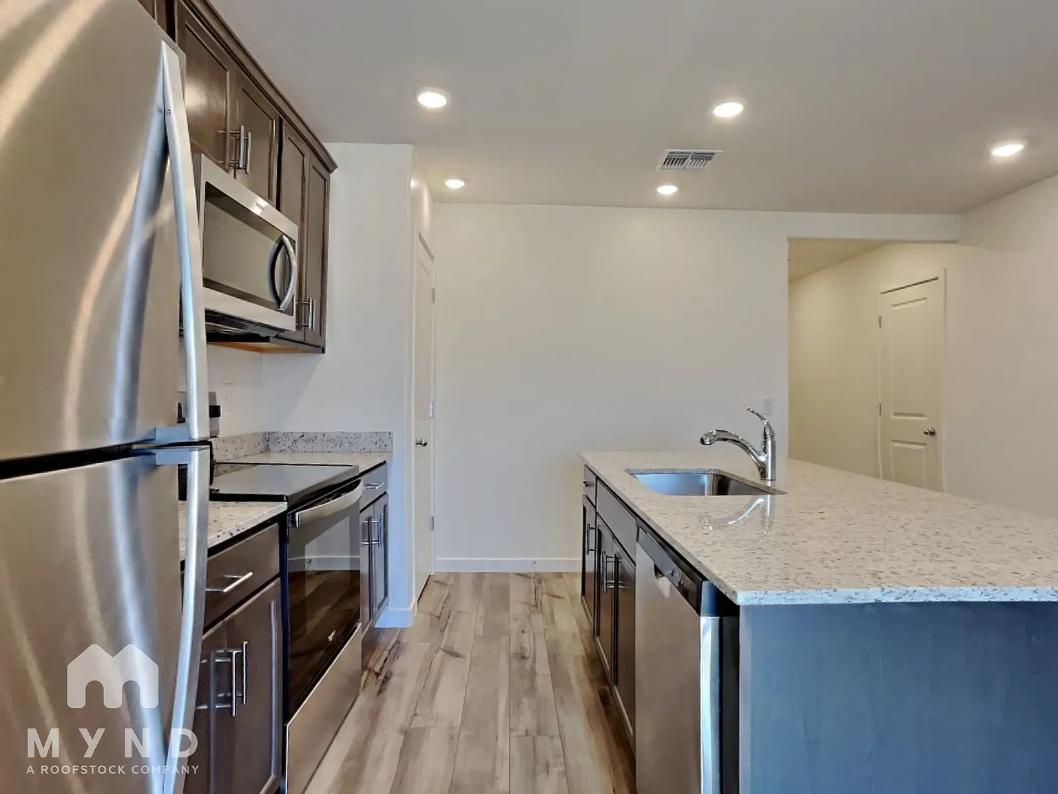 3 bed, 2.0 bath, 1244 sqft, $1,620 — Photo 4