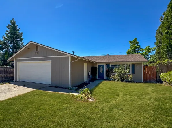 813 Northridge Dr, Yreka, CA 96097