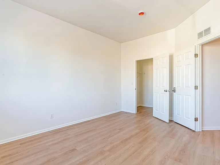 5178 N Netherland St — Photo 16