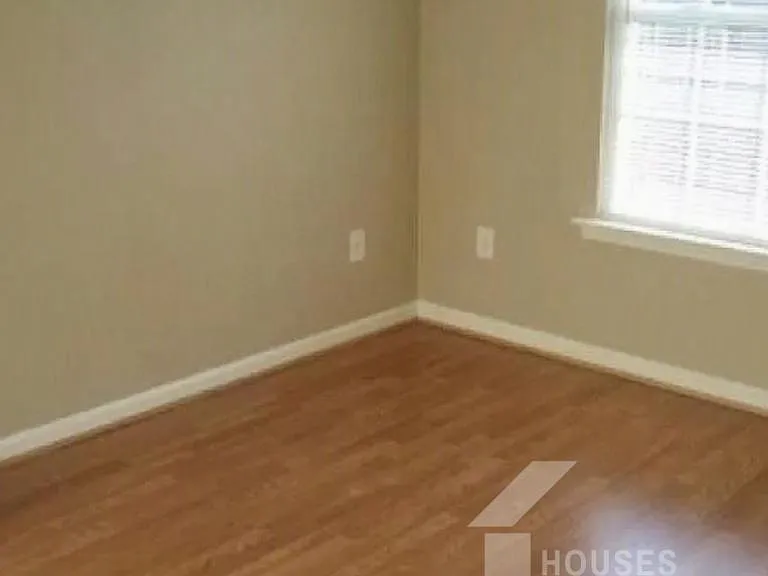 517 A Fairview Rd — Photo 2