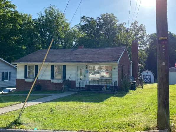 331 E Poplar St, Mount Airy, NC 27030