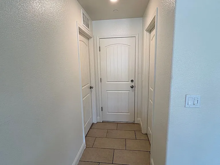 3227 Ferro Ct — Photo 36