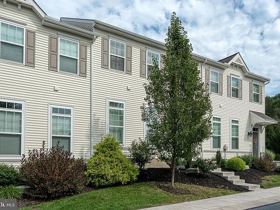 3rd image of 703 Danforth Cir