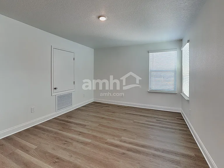16393 Aubergine Aly — Photo 9