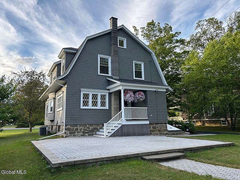 2nd image of 1592 New Scotland Road