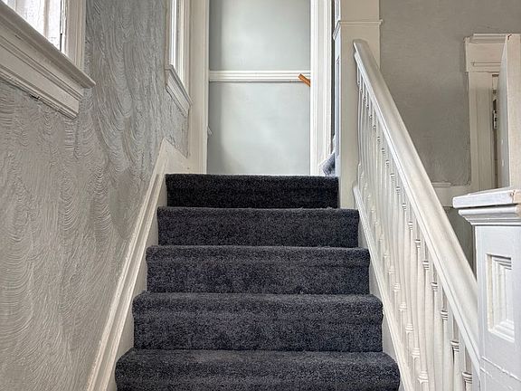 4th image of 668-70 Pingree Ave #670