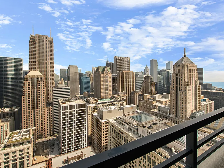 235 W Van Buren St #4616 — Photo 12