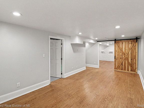 3rd image of 3820 Ingham St