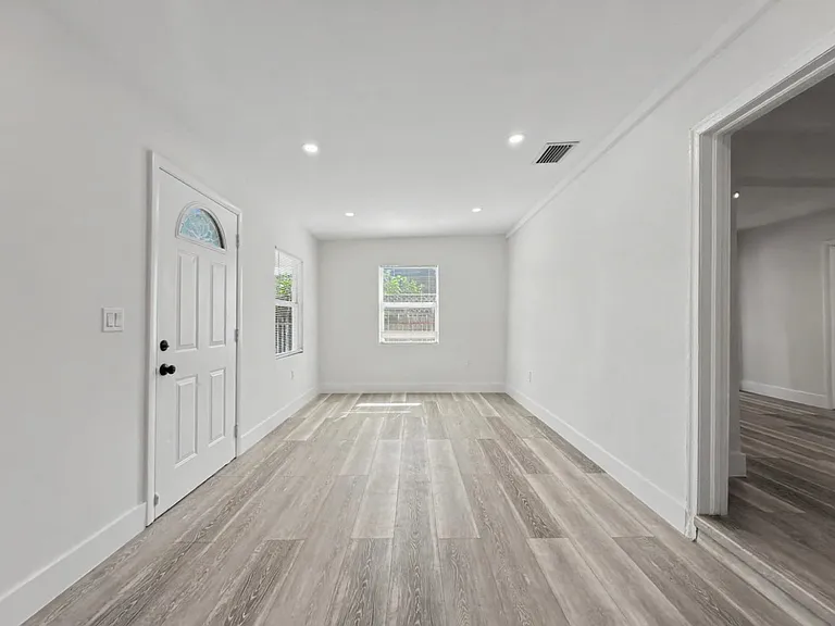228 NW 39th St — Photo 8