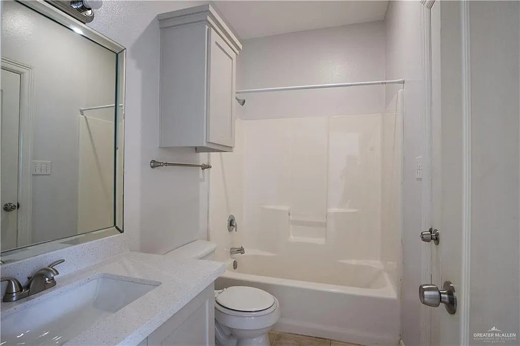 2 bed, 2.0 bath, 980 sqft, $925 — Photo 3