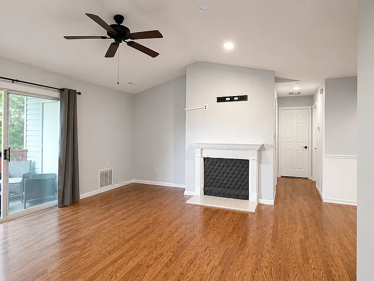 440 Atlanta Ct — Photo 5