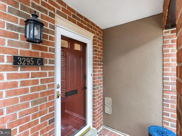3295 Sutton Pl NW APT C, Washington, DC 20016