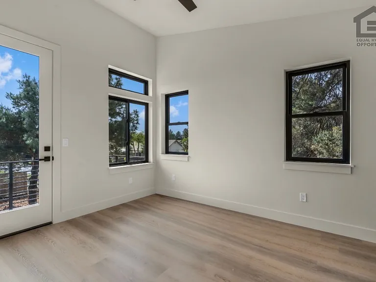 2548 SW Yew Ave #A — Photo 12