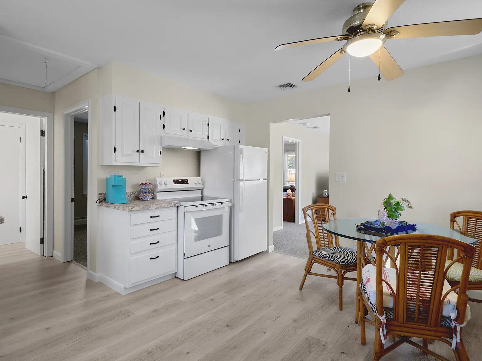2 bed, 759 sqft, $2,400 — Photo 4