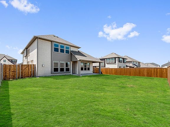 4th image of 1215 Stoneleigh Pl