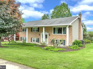4154 Robin Hood Dr, York, PA 17408