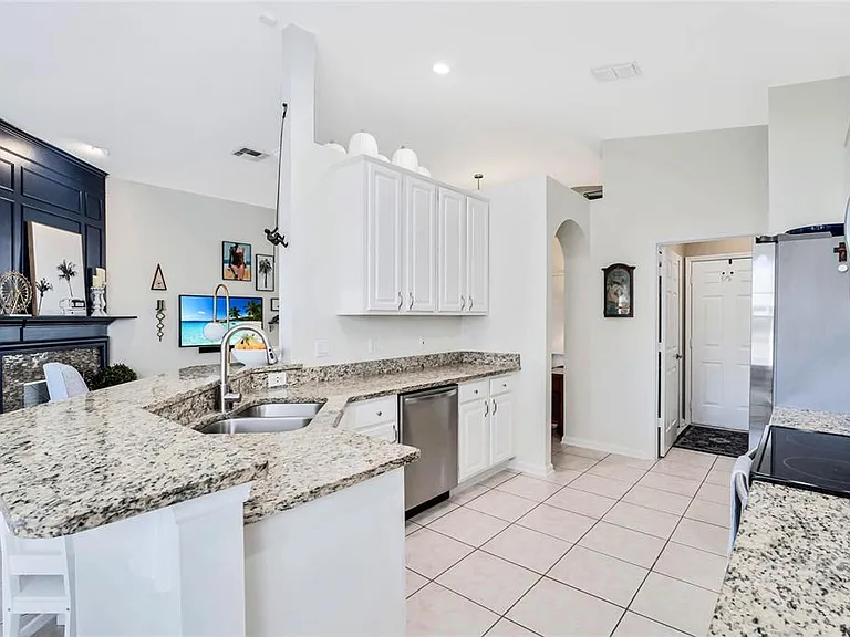 4713 Windsor Ave — Photo 17