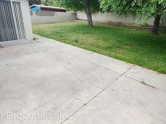 4th image of 4650 Derrick Dr