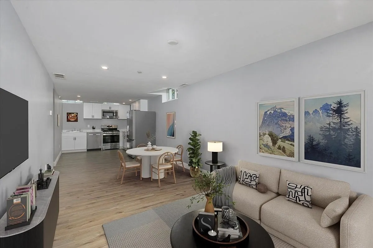 3 bed, 1.0 bath, 1213 sqft, $2,600 — Photo 2