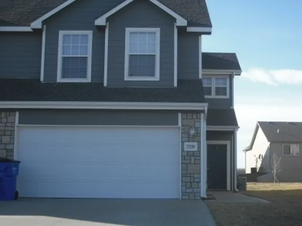 2210 Brooke Bnd, Junction City, KS 66441