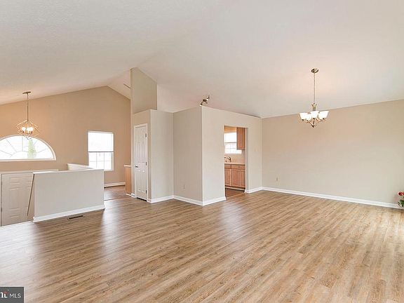 3rd image of 107 Slippery Elm Dr