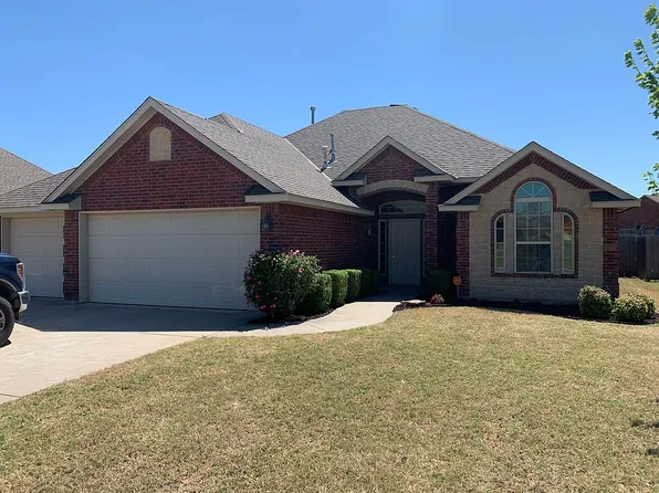 1325 Saddle Rock Dr, Elgin, OK 73538