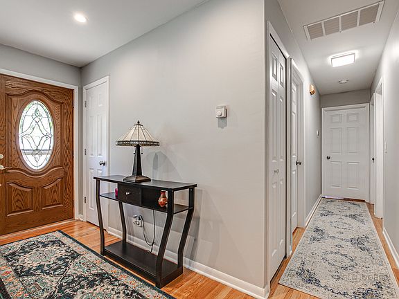3rd image of 510 Holly Ave