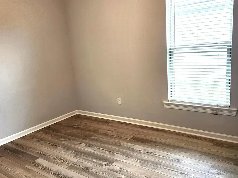 221 Wakely Ct — Photo 10