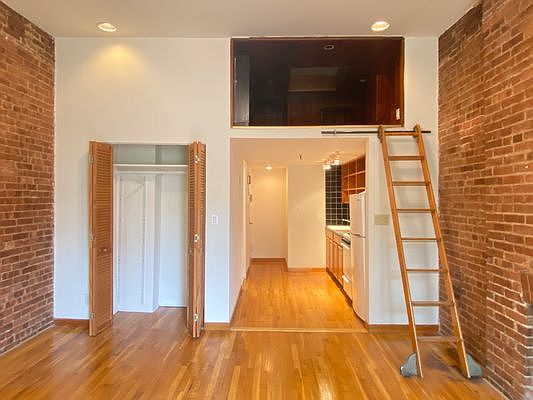 2nd image of 491 Manhattan Ave APT 3R