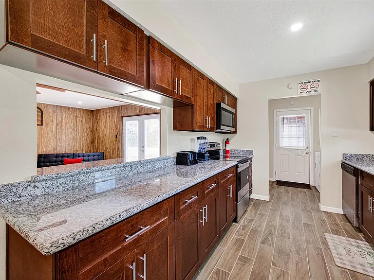 13615 Lynnwood Ln — Photo 16