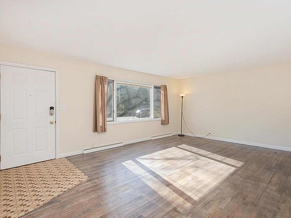4th image of 1627 Parkway Dr