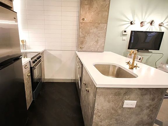 4th image of 102 Scholes St #3B