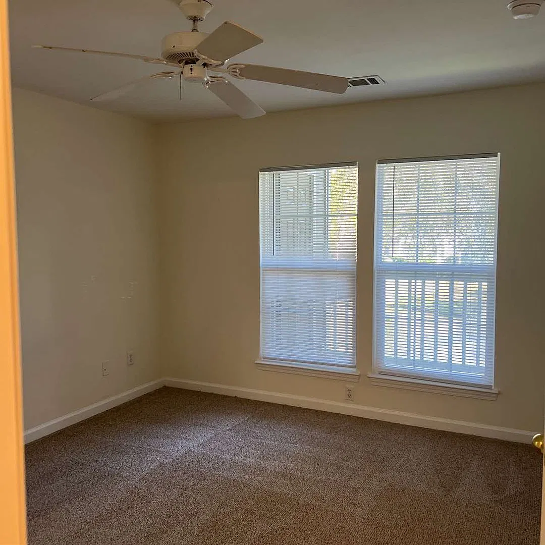 One bedroom, one bath condo, second floor unit In the gated community of Westbury! — Photo 4