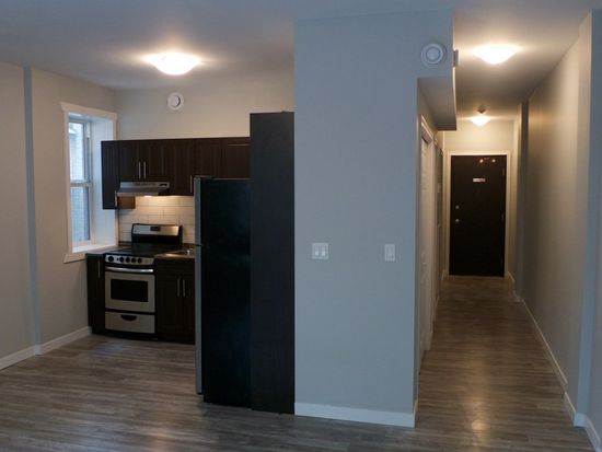 154 Evanson St, Winnipeg, MB R3G 2A3 | Zillow