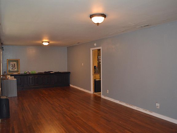 4th image of 304 Wildwood Ln