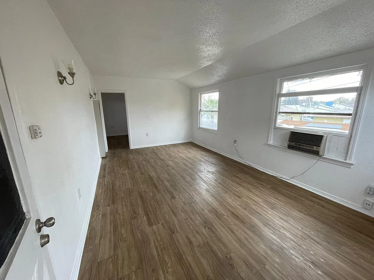 147 Arvin St — Photo 2