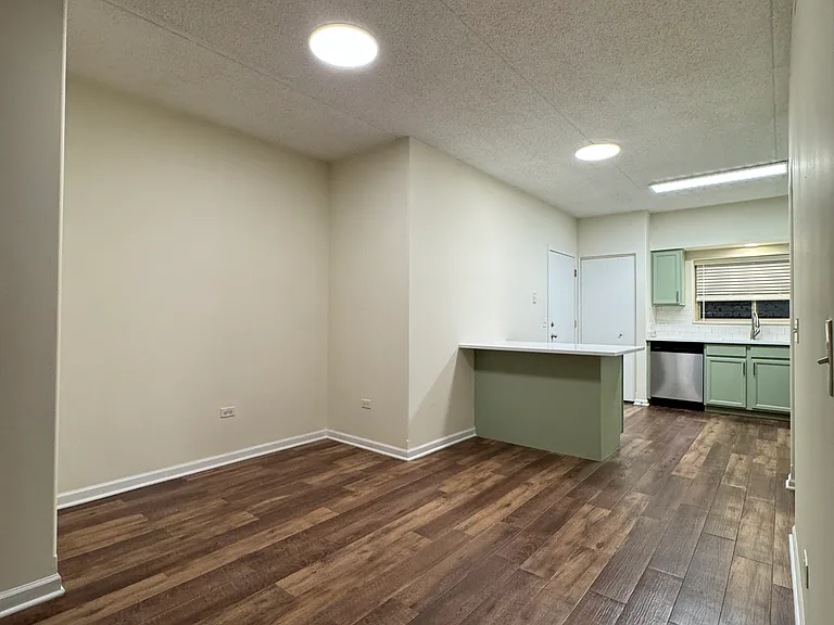 5049 N Northwest Hwy #1 — Photo 9
