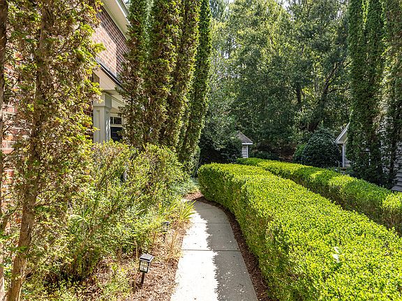 3rd image of 210 Chateau Pl
