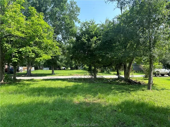 1340 Sauls St, Navasota, TX 77868