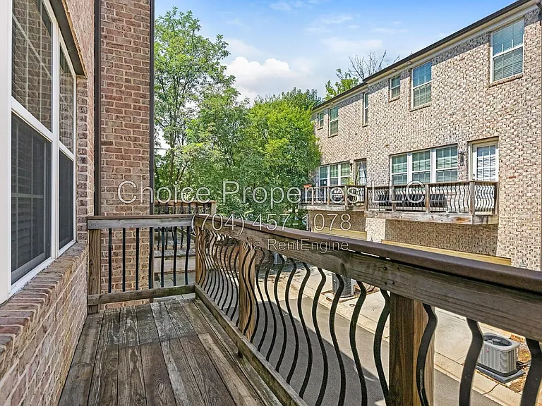 223 N Irwin Ave — Photo 15