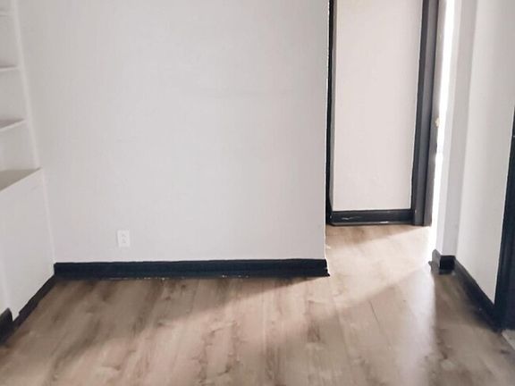 3rd image of 800 16th Ave S