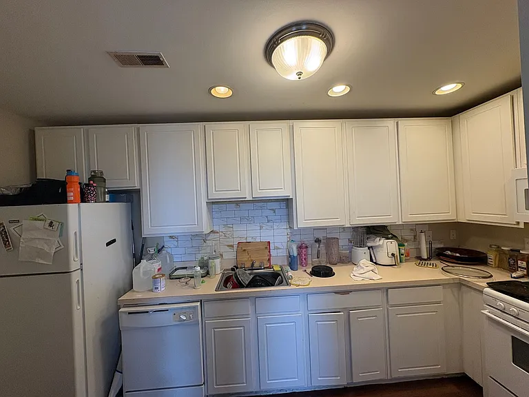 2300 N Calvert St — Photo 24