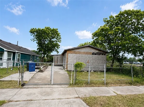 2821 Nogales St, Corpus Christi, TX 78405