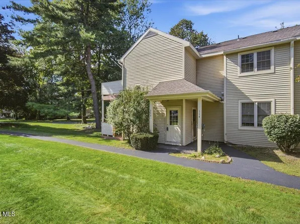 214 Monmouth Way, Halfmoon, NY 12065