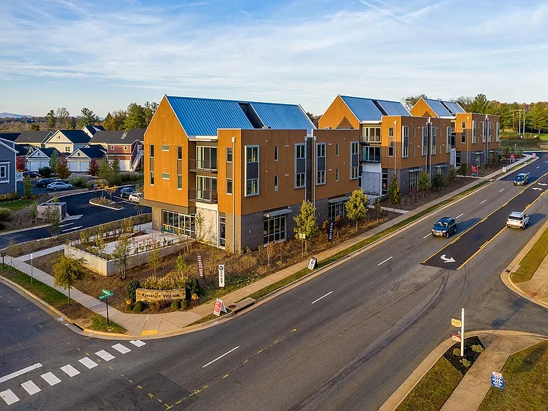 Riverside Village Apartments — Photo 40
