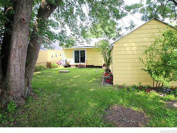 4th image of 161 Wellington Ave