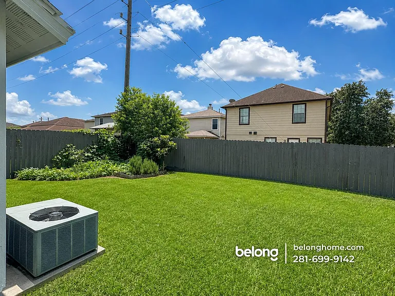20739 Dickinson Manor Ln — Photo 2